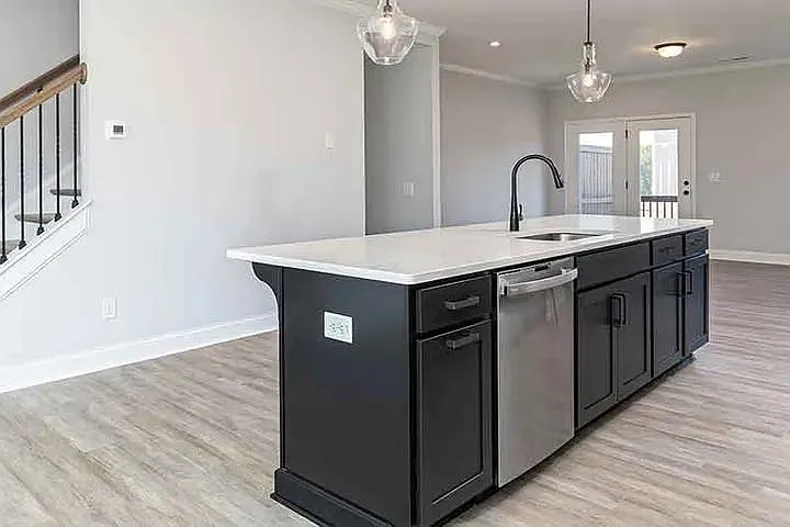 3 bed, 2.5 bath, 2005 sqft, $2,450 — Photo 4