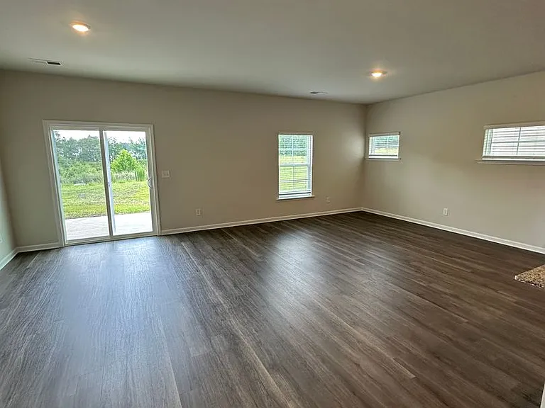 304 S Lake Ct — Photo 6
