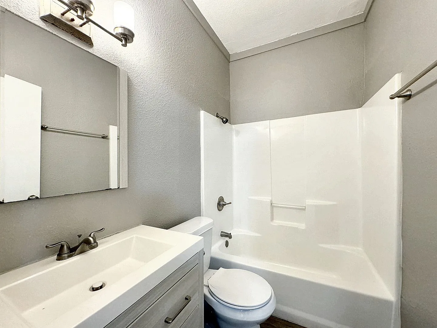 Charming One Bedroom Home In Prospect Hill — Photo 4