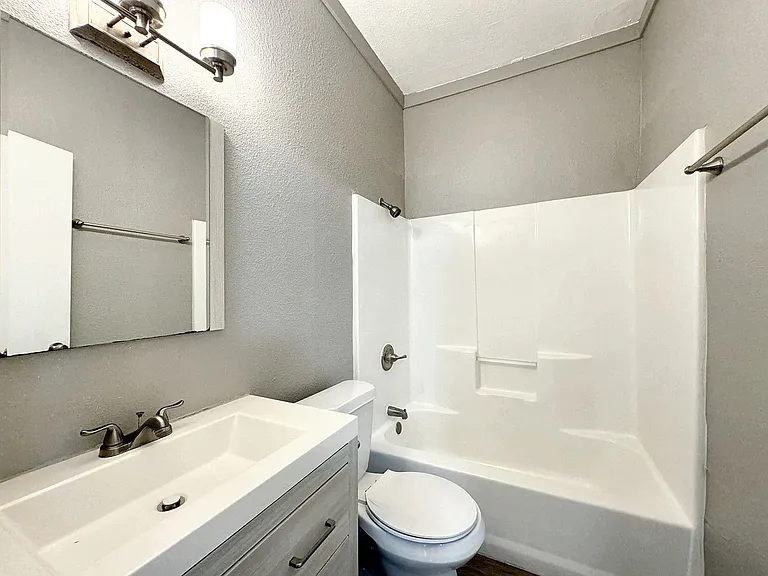321 N Chupaderas St #101 — Photo 4