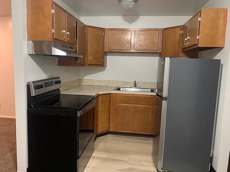 527 E Main St #5 — Photo 3