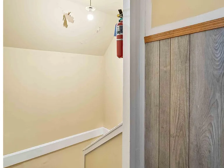 164 Washington St #4 — Photo 5