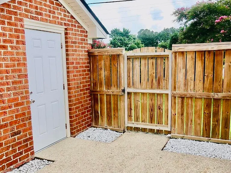 19 Upton Ct — Photo 3