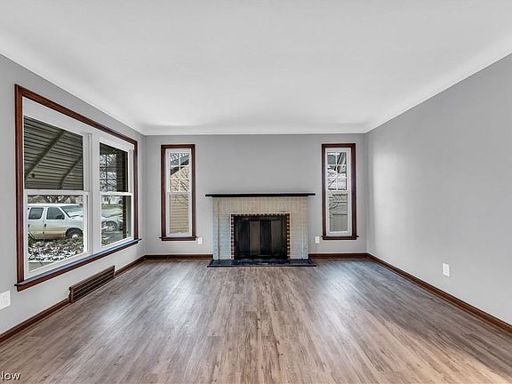 5th image of 265 E 195th St