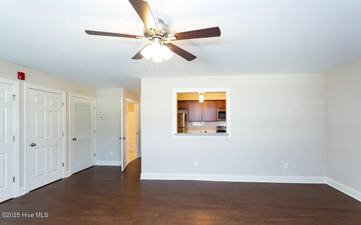 1 bed, 1.0 bath, 880 sqft, $1,200 — Photo 2