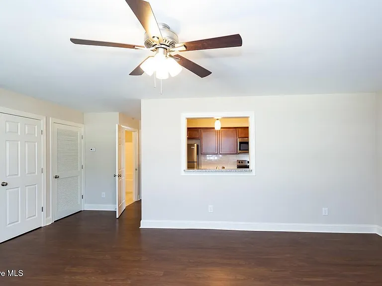 212 Orlando Way #C — Photo 2