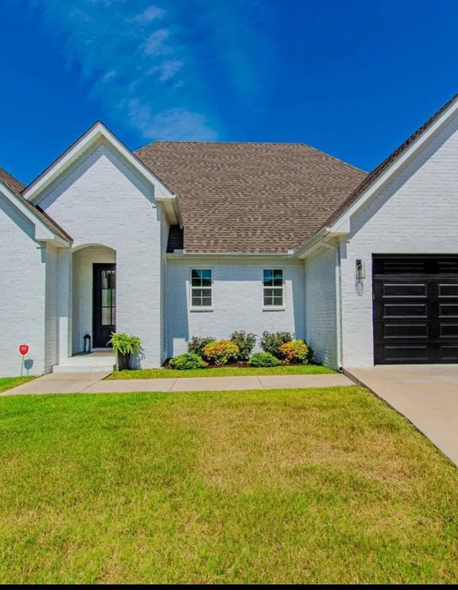 4 bed, 3000 sqft, $3,200 — Photo 1