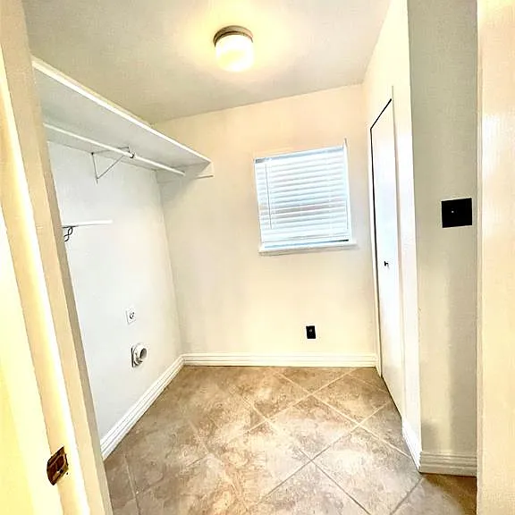 2129 Lymington Rd — Photo 25