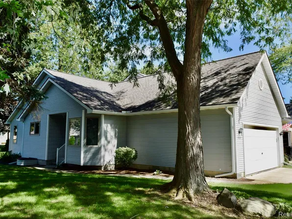 9377 Jamie Dr #7, Davison, MI 48423