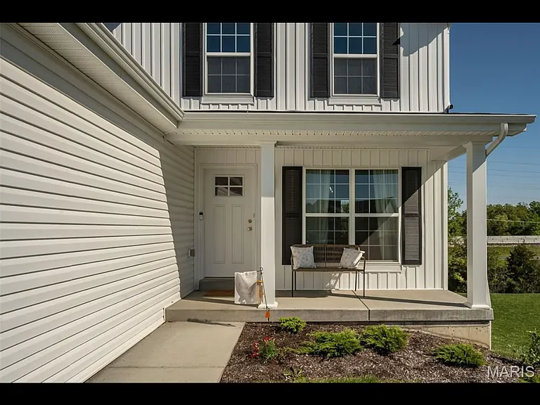 347 Cumberland Ct — Photo 3