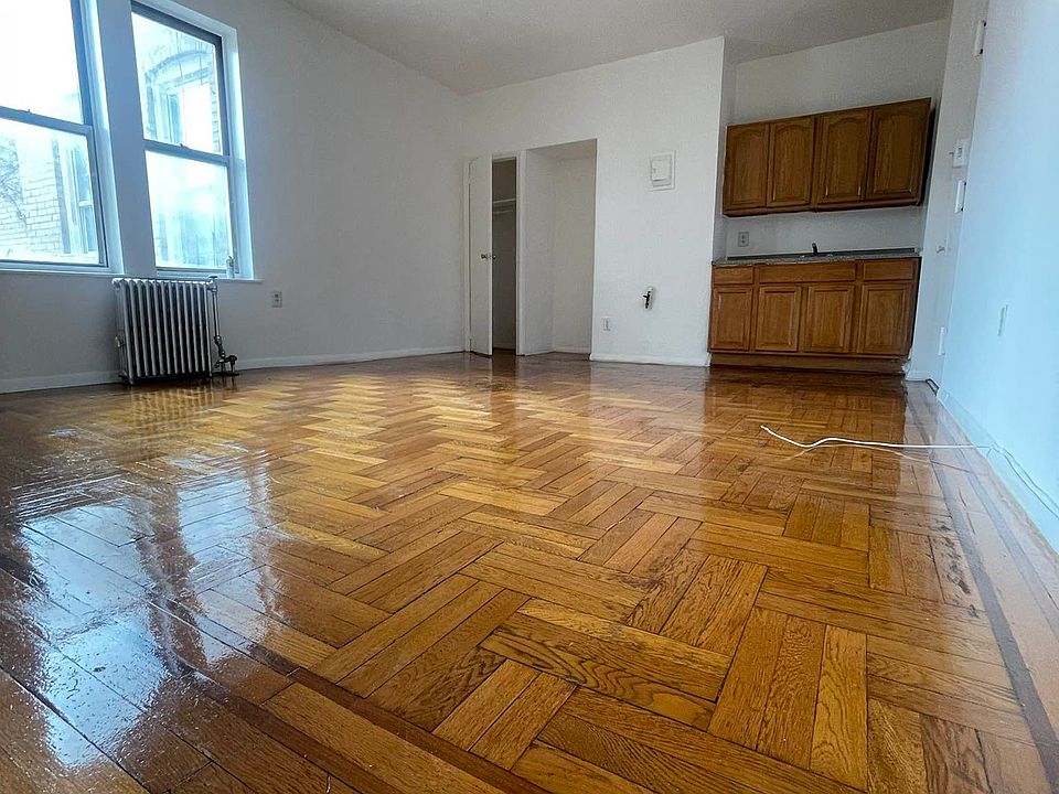 1st image of 2100 Beekman Pl APT 3