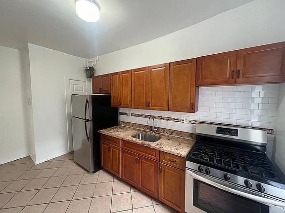 2nd image of 2280 Grand Ave #4Z