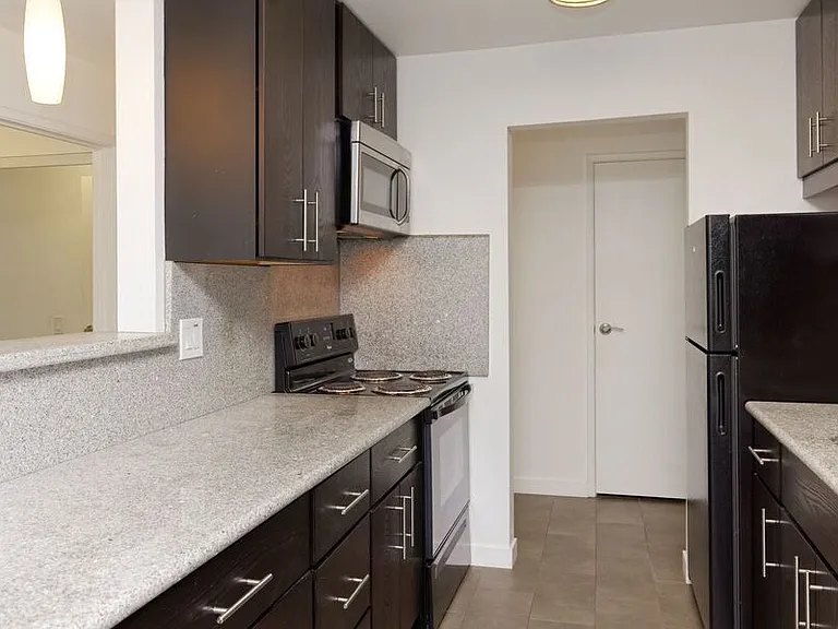 290 Lee Street — Photo 31