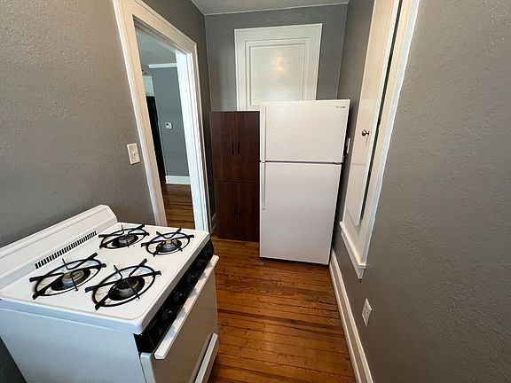 3rd image of 456 13th Ave NE #9