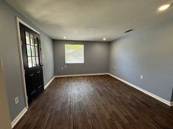 5th image of 2209 Luther St