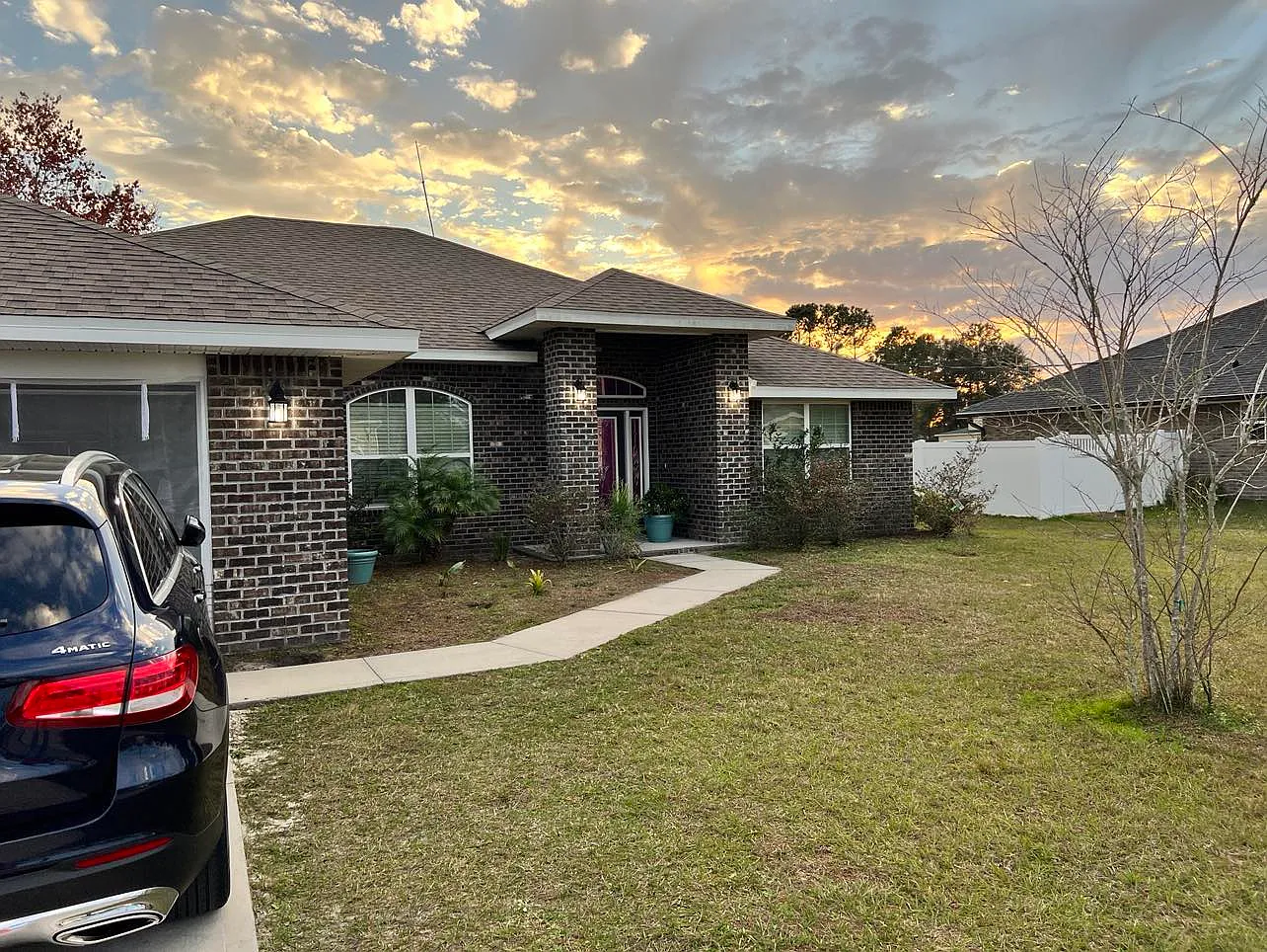 4 bed, $800 — Photo 1