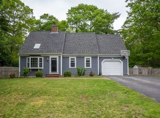 7 Holiday Ln, Sandwich, MA 02563