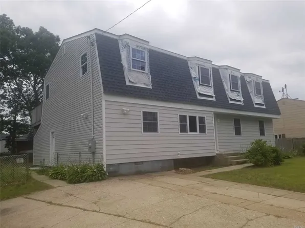 828 Commack Rd, Brentwood, NY 11717