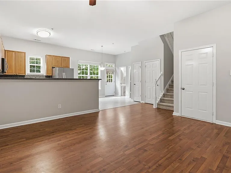 218 Ranier Ct — Photo 8