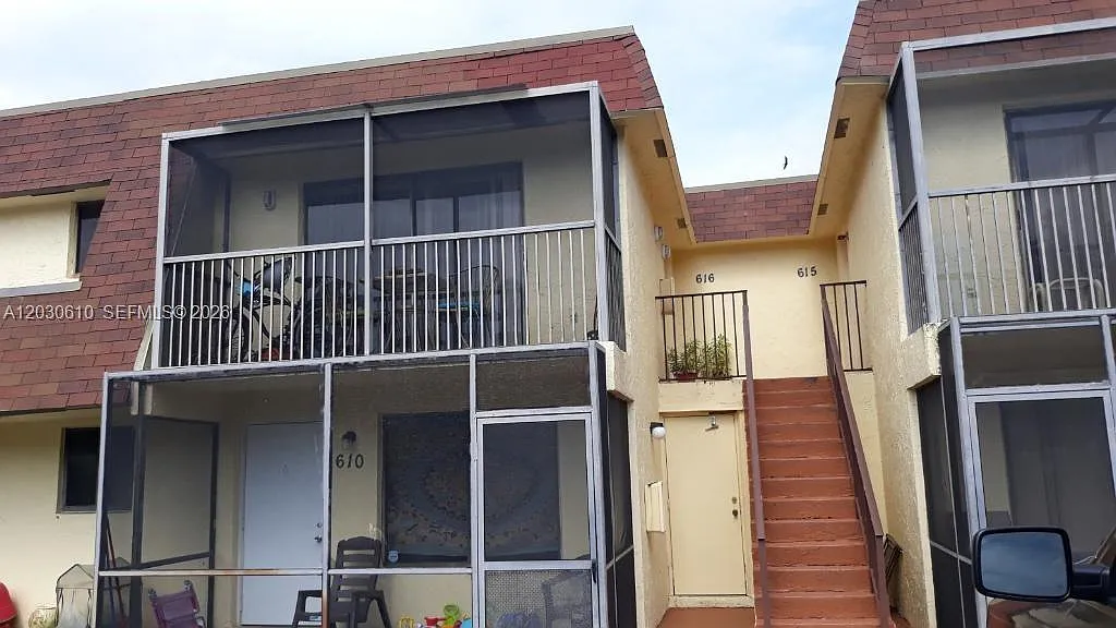 Townhouse Village Condo — Photo 1