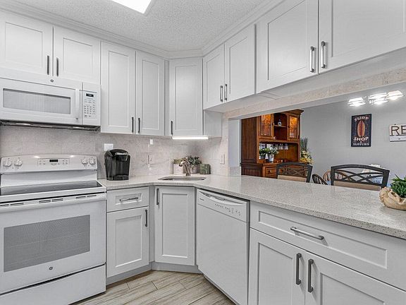 3rd image of 811 Sky Pine Way APT F3