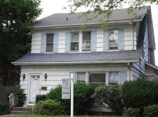 443 Cross St, Westbury, NY 11590