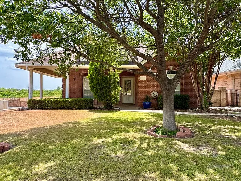 1 Southridge Dr — Photo 1
