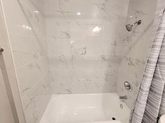 4th image of 265 Loma Alta Dr Unit D7