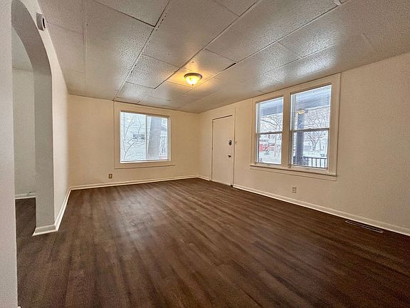 2nd image of 1471 Hoyt St #1