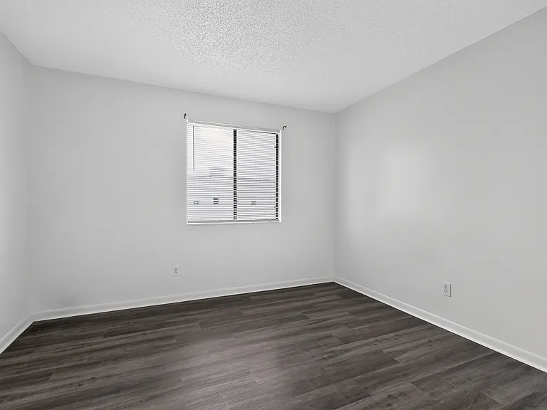 451 Mercury Ave SE #201 — Photo 18