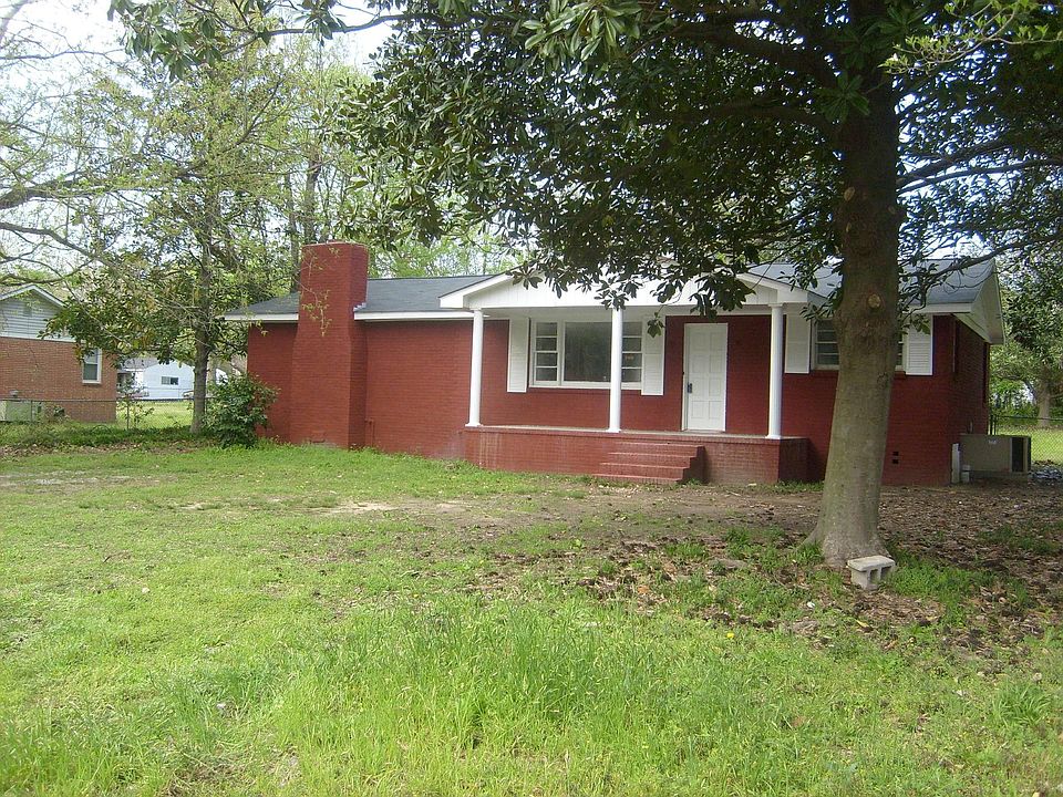 Beautiful brick home, w/ huge lot.