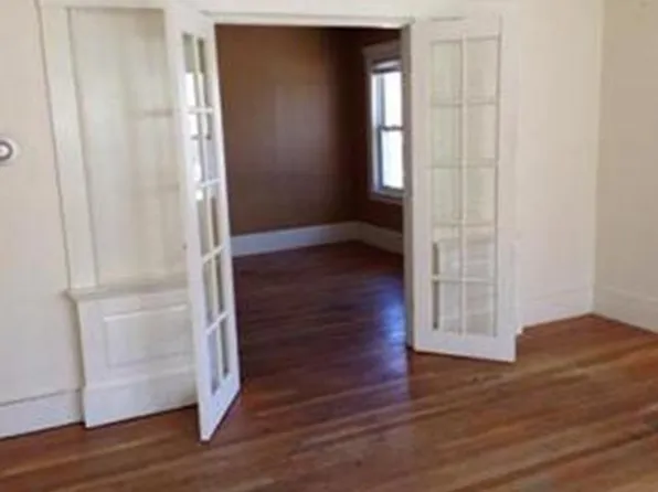 105 Winthrop St, Framingham, MA 01702