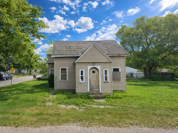 927 W 15th St, Muncie, IN 47302