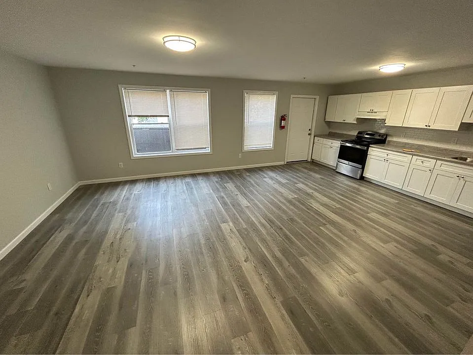 Building Photo - 40 12th Ave #5