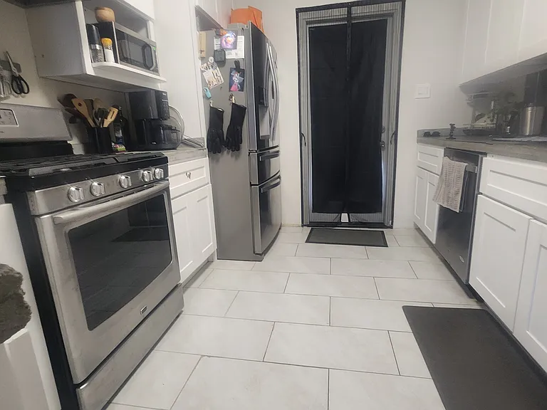 4350 Clairemont Dr — Photo 10