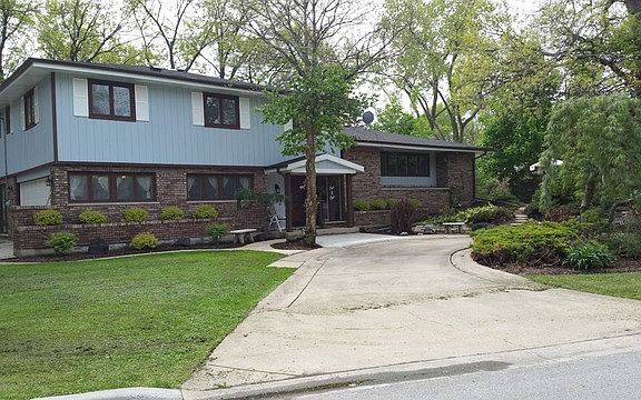 2nd image of 101 S Iroquois Trl