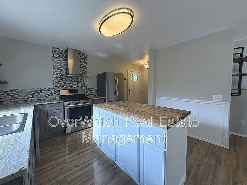 3 bed, 1.0 bath, $2,500 — Photo 4