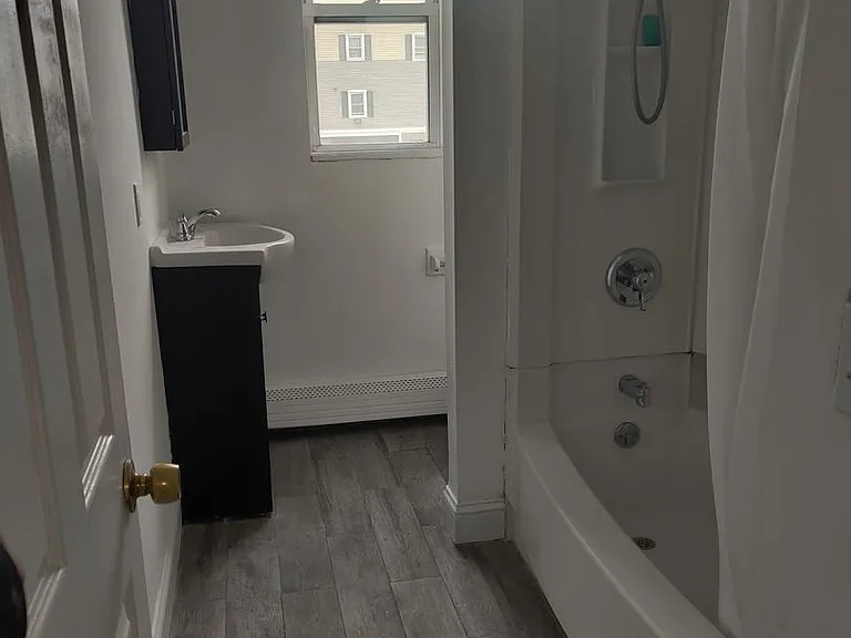 732 E Main St — Photo 1