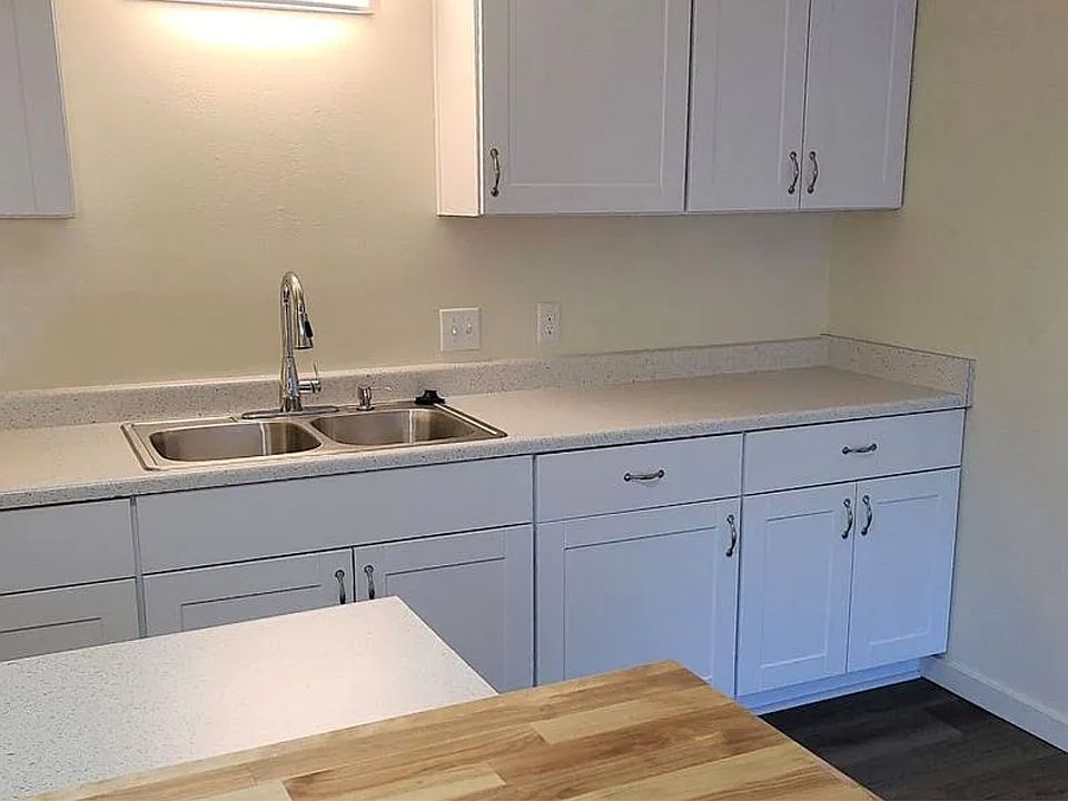 2nd image of 614 Grand Ave