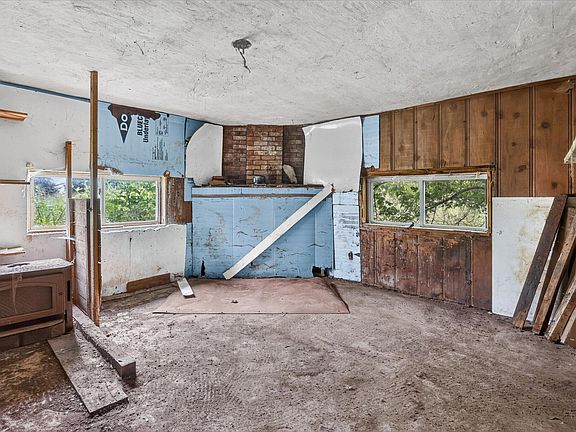 5th image of 2429 W Huron Line Rd