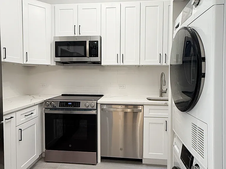 312 W 20th St #1D — Photo 5