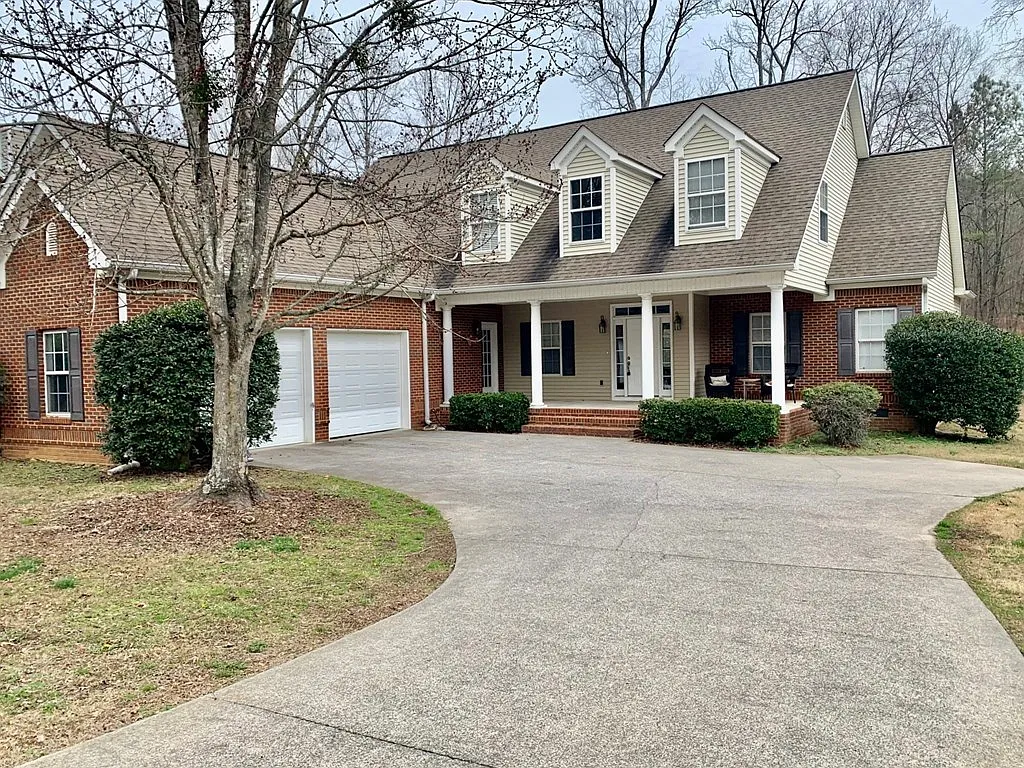 4 bed, 2768 sqft, $2,600 — Photo 3