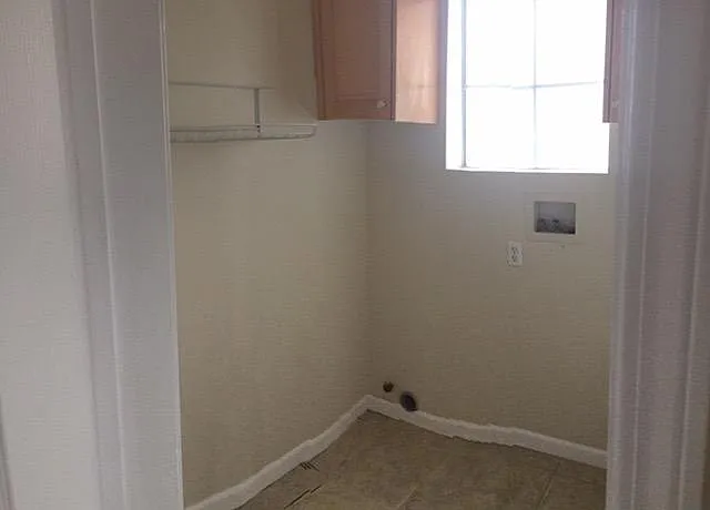 LAUDRY ROOM