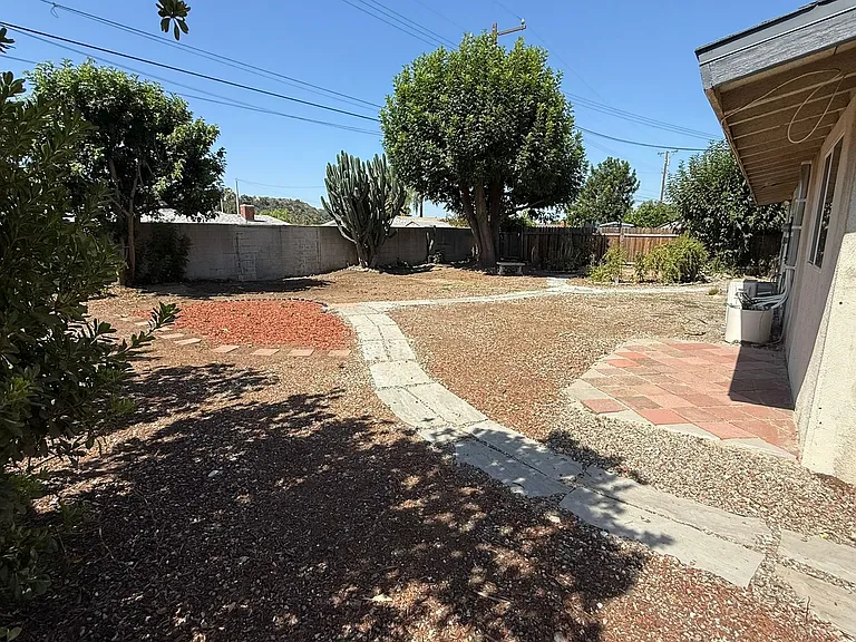 1002 E Walnut Ave — Photo 28