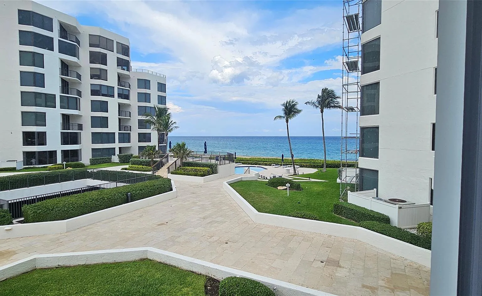 2 bed, 2.5 bath, 2240 sqft, $7,200 — Photo 1