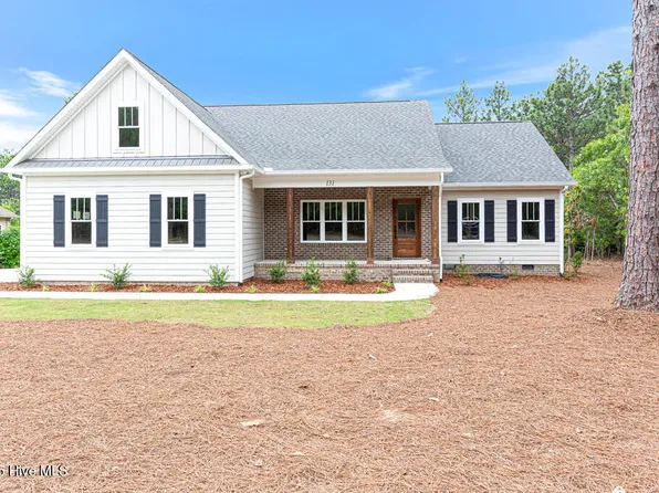 131 Longleaf Drive, West End, NC 27376