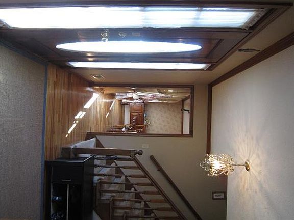 5th image of 1095 Sweetwater Cir