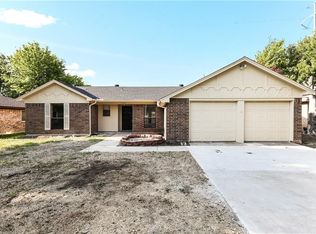 2106 River Bend Rd, Arlington, TX 76014
