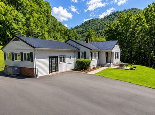 1030 Holland St, Grundy, VA 24614