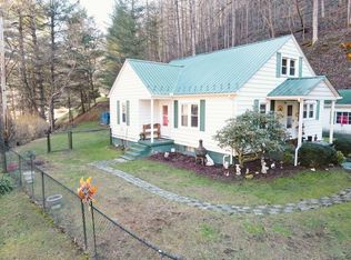 1836 Woods Fork Rd, Grundy, VA 24614